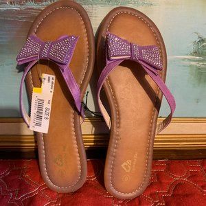 Carolina Bay thong sandals Women's 8
